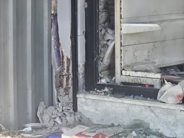 Balıkesir'de Deprem Anında Marketten Kaçış