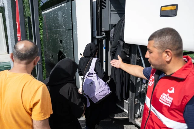 Suriye'ye Dönüş Yolculuğu: Suriyeliler 8 Yıl Sonra Neler Söylüyor?