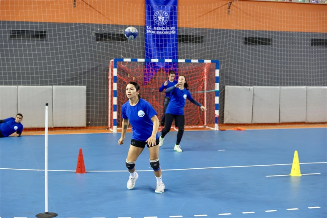 Kübra Akçayoğlu Hentbol Dünyasında Kalpleri Fethediyor