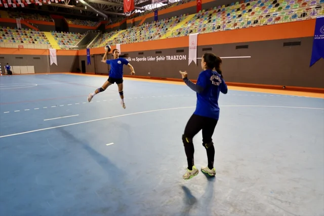 Kübra Akçayoğlu Hentbol Dünyasında Kalpleri Fethediyor
