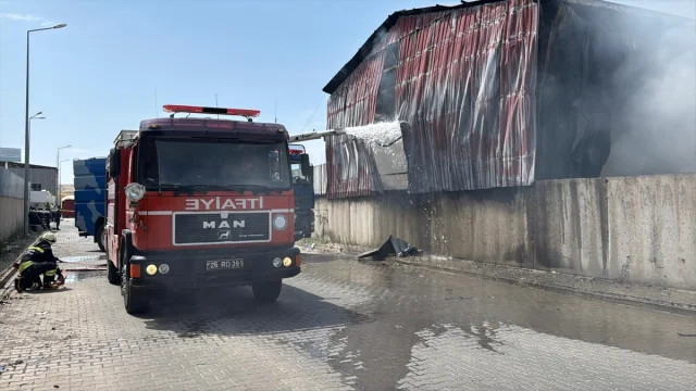 Eskişehir'de Dev Yangın: Geri Dönüşüm Tesisinde Alevler Yükseliyor
