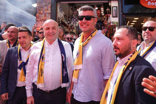 Sadettin Saran'ın Kapalıçarşı Ziyareti Fenerbahçe Taraftarının Desteğiyle Coştu
