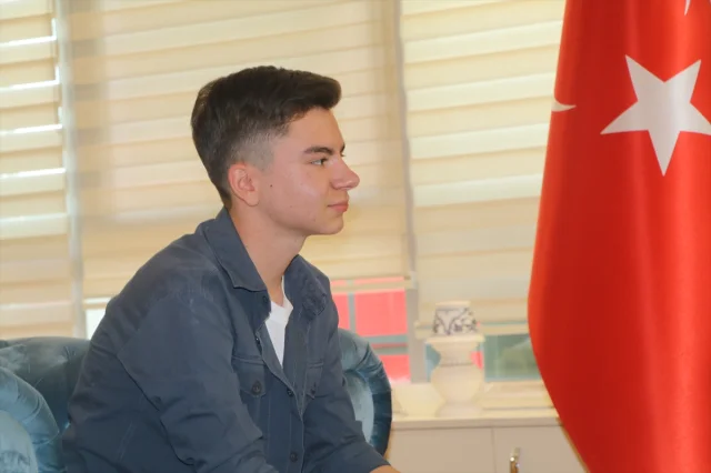 Rüzgarın Ters Dönmesine Rağmen Türk Bayrağına Yürekten Sadakat