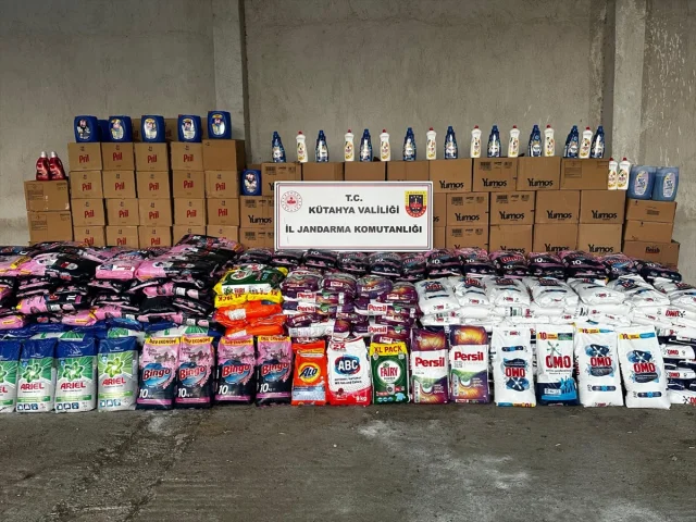 Kütahya'da Şok Operasyon Evde Tonlarca Sahte Deterjan Bulund...