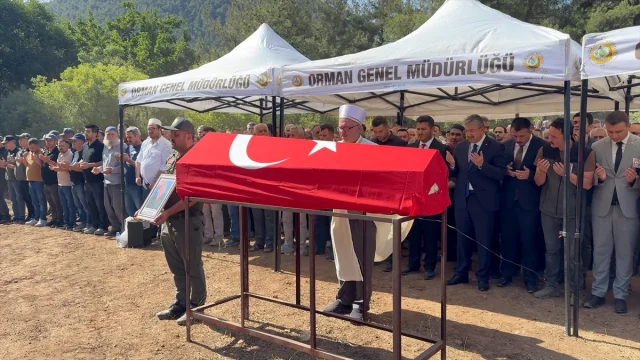 Osmaniye'de Facia: Yangına Müdahale Eden Arazöz Devrildi
