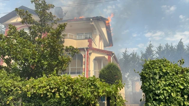 Çorlu'da Korkutan Yangın Herkesi Tedirgin Etti