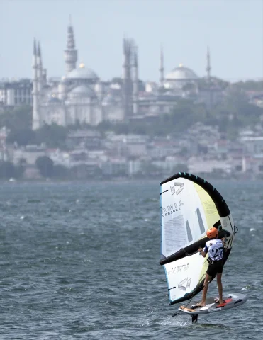 İstanbul'da Rüzgarın Efendileri Audi Wingfoil Racing Dünya Kupası'nda Yarışıyor