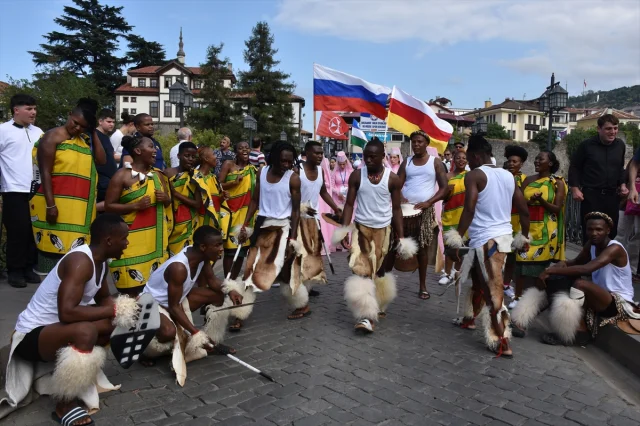 Trabzon'da Kültür Rüzgarı: Horon ve Müzik Şöleni Başladı
