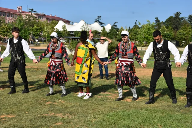 Trabzon'da Kültür Rüzgarı: Horon ve Müzik Şöleni Başladı
