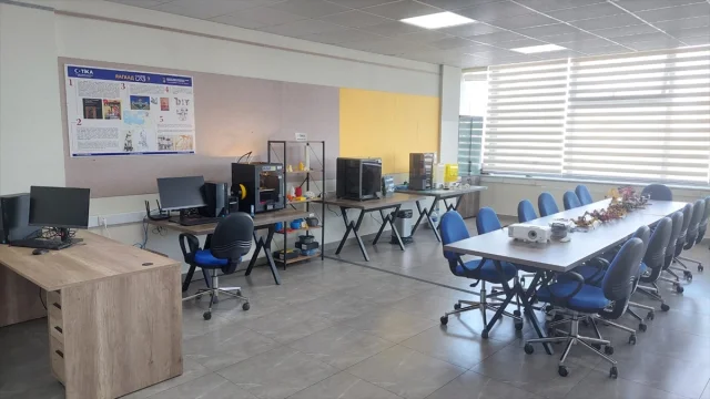 Moğolistan'da Geleceğin Mühendisleri Türk Uzmanlarla Buluşuy...