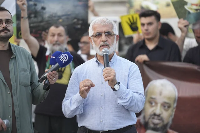 İstanbul'da Rabia Katliamına Unutulmaz Anma