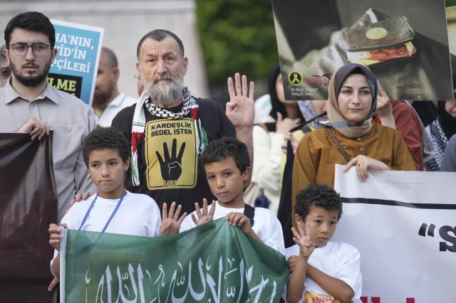 İstanbul'da Rabia Katliamına Unutulmaz Anma
