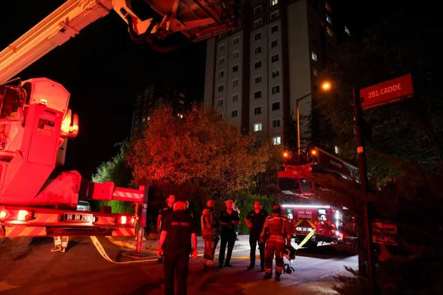 Ankara’da Yüksek Katlı Binada Çıkan Yangın Korkuttu