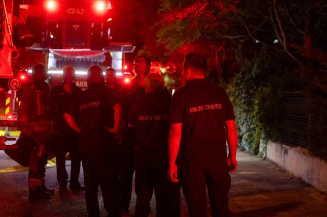 Ankara’da Yüksek Katlı Binada Çıkan Yangın Korkuttu