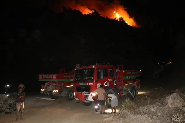 Hatay Yayladağı'nda Alevler Tehlike Saçıyor