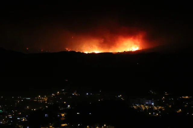 Suriye'deki Orman Yangınları Türkiye'yi Tehdit Ediyor: Gözler Hatay'a Çevrildi