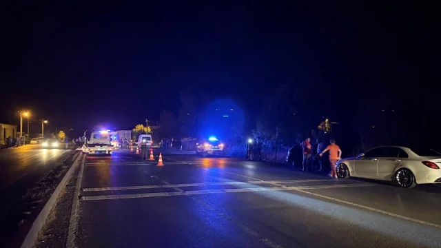 Sakarya'da Feci Kaza: İki Otomobil Çarpıştı, 8 Kişi Yaralı