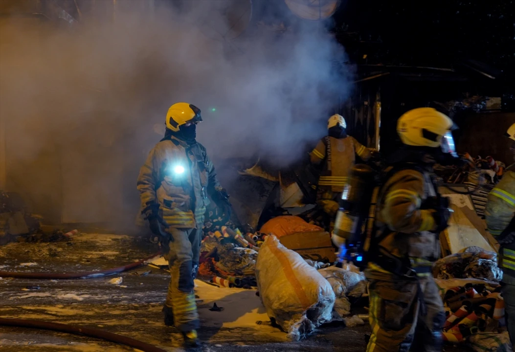 Avcılar'da Çıkan Yangın Büyük Panik Yarattı