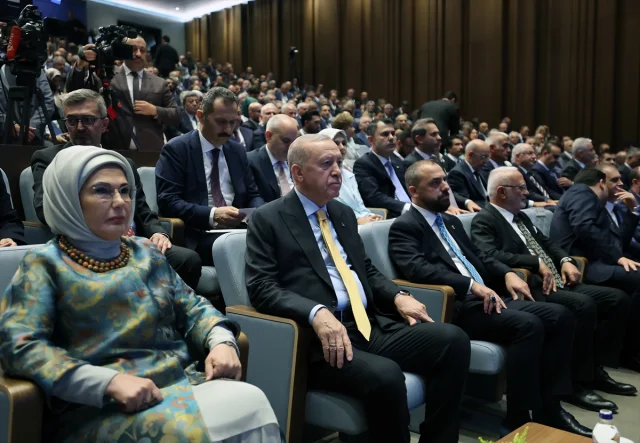 Erdoğan'dan Kararlılık Mesajı AK Parti Daha Güçlü Yarınlara Hazırlanıyor