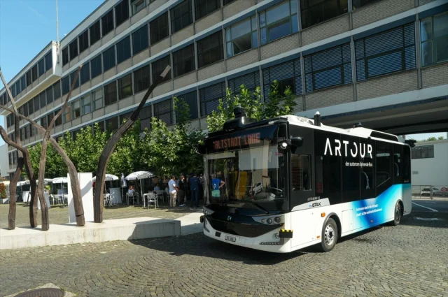 İsviçre'nin İlk Otonom Toplu Taşıma Aracı Türk İmzasıyla Hay...