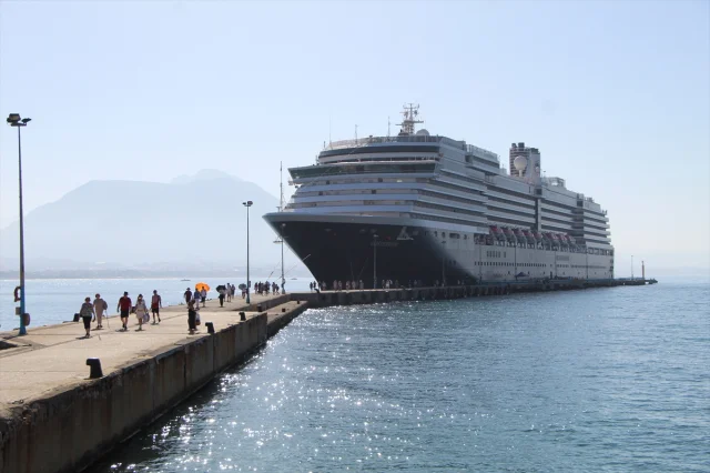 Oosterdam Kruvaziyeri Alanya'yı Coşturdu: Turist Akını Başladı
