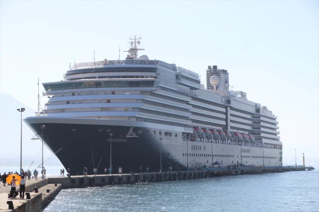 Oosterdam Kruvaziyeri Alanya'yı Coşturdu: Turist Akını Başladı