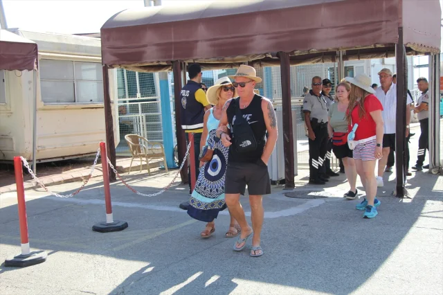 Oosterdam Kruvaziyeri Alanya'yı Coşturdu: Turist Akını Başladı