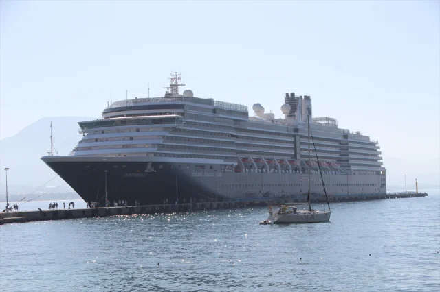 Oosterdam Kruvaziyeri Alanya'yı Coşturdu: Turist Akını Başladı