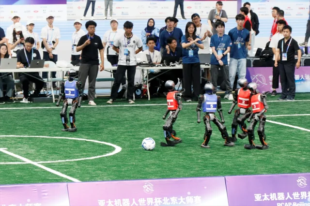 Pekin'de Çarpıcı Etkinlik: Dünya İnsansı Robot Oyunları Başladı