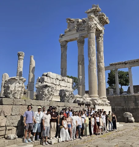 Asklepion'un Büyüsü: Lokman Hekim Sağlık Vakfı'nın Bergama S...