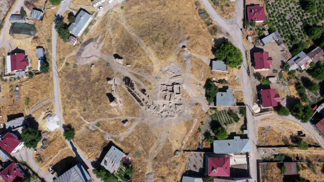Elazığ'da Tarih Yeniden Yazılıyor: Tadım Kalesi'nde Benzersiz Keşifler