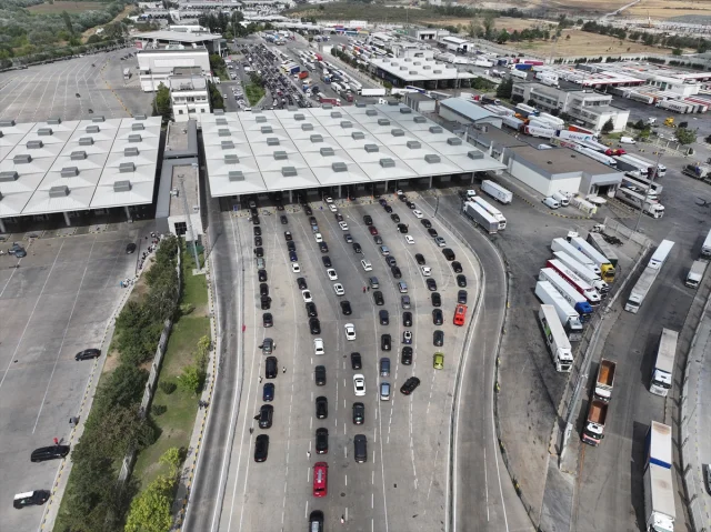 Kapıkule'de Dönüş Yolu Hüznü Artıyor: Gurbetçilerin Yolculuk...