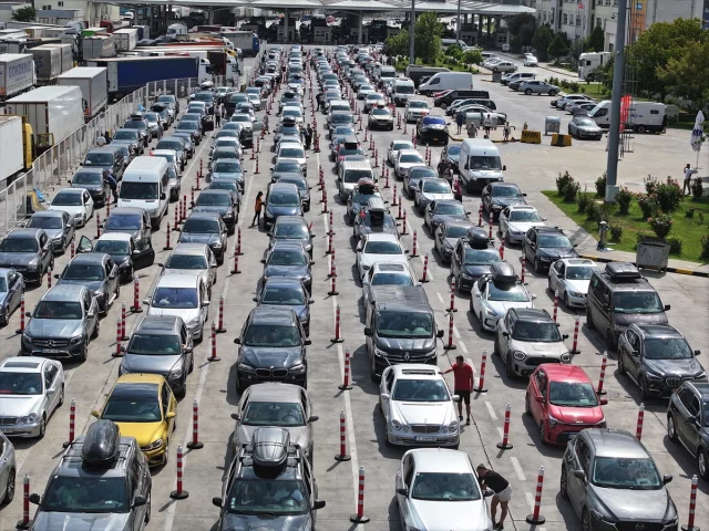 Kapıkule'de Dönüş Yolu Hüznü Artıyor: Gurbetçilerin Yolculuk Anıları