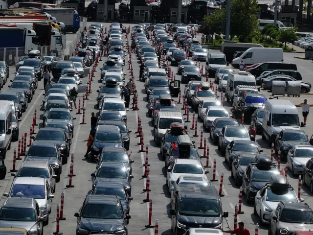 Kapıkule'de Dönüş Yolu Hüznü Artıyor: Gurbetçilerin Yolculuk Anıları