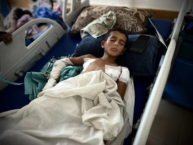 Yardım Noktasında Vurulan Gazzeli Çocuğun Umut Dolu Bekleyiş...