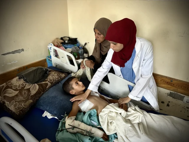 Yardım Noktasında Vurulan Gazzeli Çocuğun Umut Dolu Bekleyişi