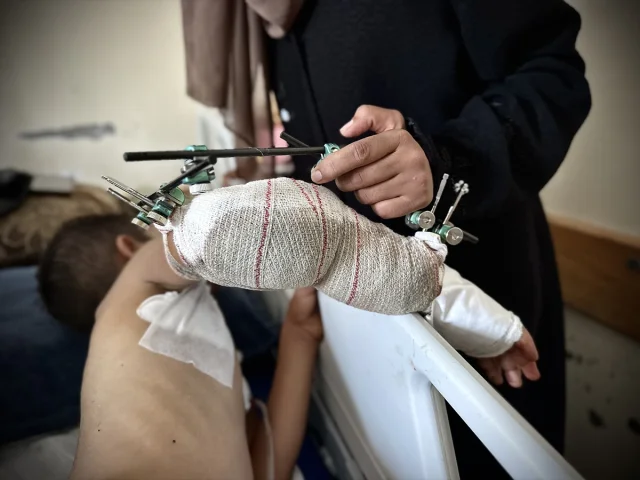 Yardım Noktasında Vurulan Gazzeli Çocuğun Umut Dolu Bekleyişi