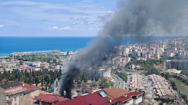 Trabzon’da Mobilya Atölyesinde Alevler Kontrol Altına Alınma...