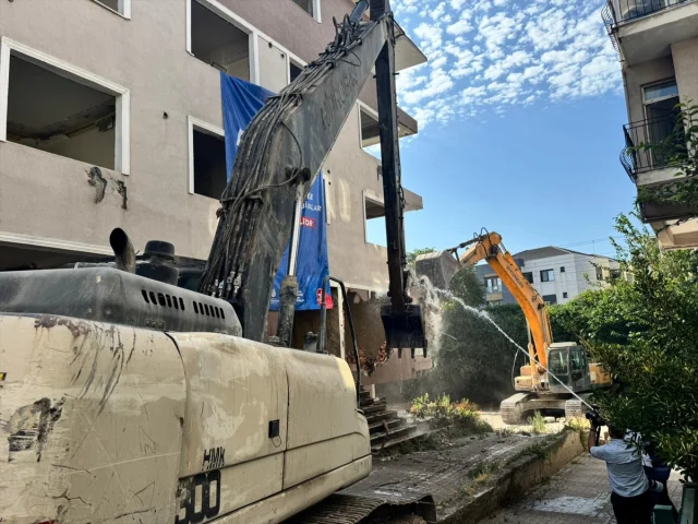 Bakırköy'de Çarpıcı Yıkım: Kentsel Dönüşümle Yeni Bir Başlangıç