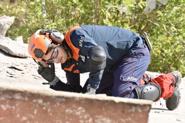 Antalya'da Gerçekçi Deprem Tatbikatı Hayat Kurtarıyor