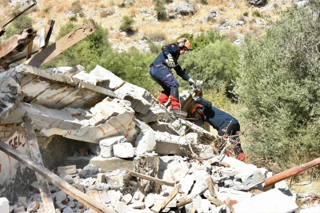 Antalya'da Gerçekçi Deprem Tatbikatı Hayat Kurtarıyor