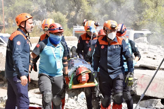 Antalya'da Gerçekçi Deprem Tatbikatı Hayat Kurtarıyor