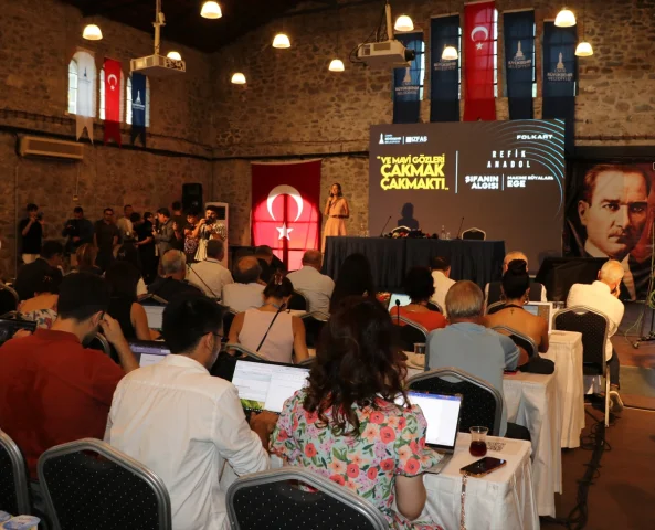 Refik Anadol'un Çarpıcı Dijital Eserleri ve Atatürk'ün Anıla...