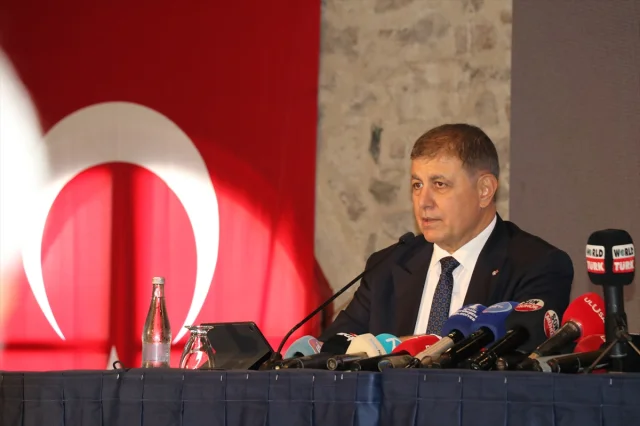 Refik Anadol'un Çarpıcı Dijital Eserleri ve Atatürk'ün Anıları İzmir'de Buluşuyor