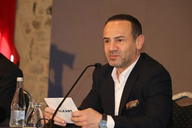 Refik Anadol'un Çarpıcı Dijital Eserleri ve Atatürk'ün Anıları İzmir'de Buluşuyor