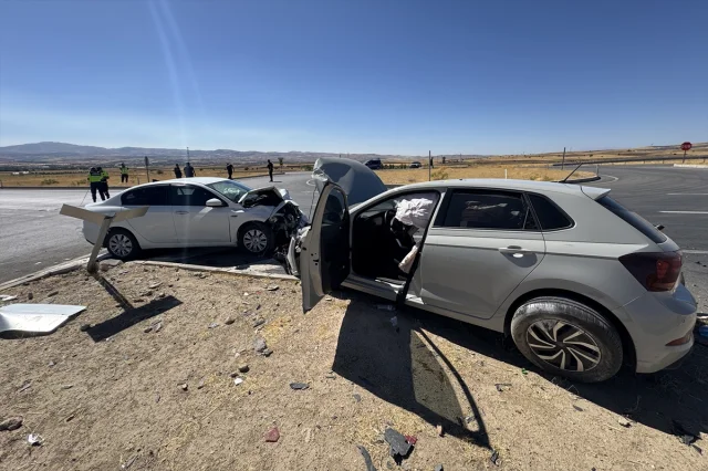 Elazığ'da Feci Kaza: Müdür ve Komutandan Şaşırtan Müdahale