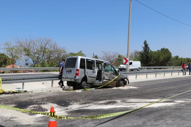 Burdur'da Feci Trafik Kazası: İki Hayat Söndü, Dört Yaralı Var