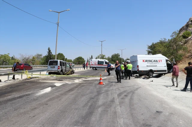 Burdur'da Feci Trafik Kazası: İki Hayat Söndü, Dört Yaralı Var