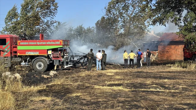 Bolu'da Korkutan Yangın Ahşap Evi Küle Çevirdi