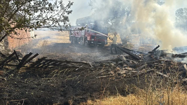 Bolu'da Korkutan Yangın Ahşap Evi Küle Çevirdi